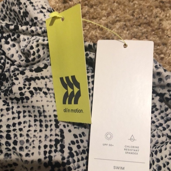 ALL IN MOTION / NWT/ Snake print/ Women's V-Neck Strappy Back Detail - Picture 8 of 9